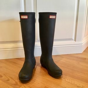 Hunter Back Adjustable Boots, Navy Size 8